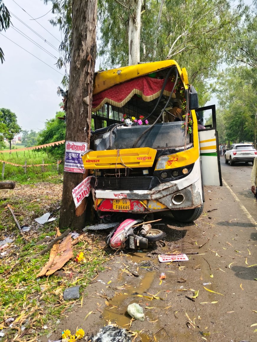 नर्मदापुरम में ब्यावरा बस सड़क हादसा, पाँच दिनों में मां-बेटे की मौत, मौसा को भुजरिया देकर स्कूटी से लौट रही थी महिला