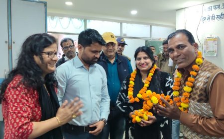 Narmadapuram: मतदाता गहन पुनरीक्षण में शत-प्रतिशत कार्य पूर्ण करने पर बीएलओ और सहायक कर्मचारी सम्मानित