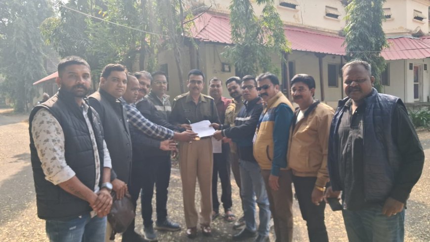 इंदौर में न्यूज 24 के पत्रकार पर हमला, आरटीओ विभाग के एजेंटों पर मारपीट व कैमरा तोड़ने का आरोप